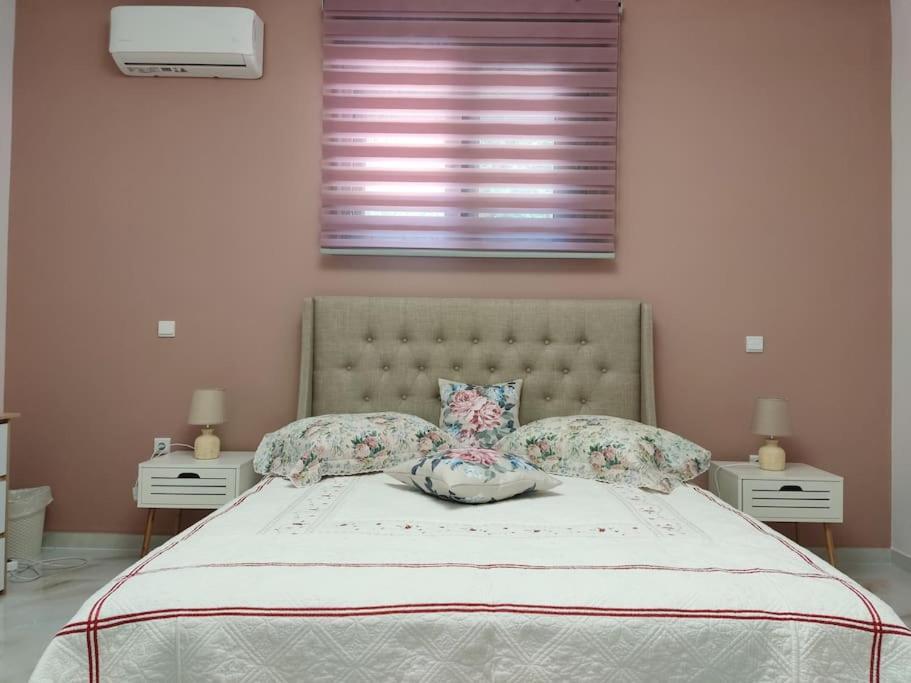 דרוסיה Ebony And Ivory Suites מראה חיצוני תמונה