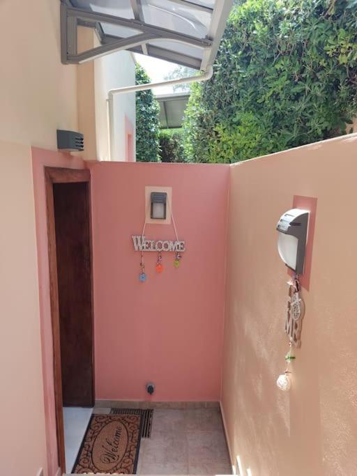 דרוסיה Ebony And Ivory Suites מראה חיצוני תמונה