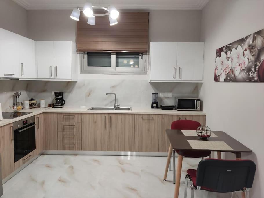 דרוסיה Ebony And Ivory Suites מראה חיצוני תמונה
