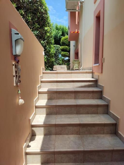 דרוסיה Ebony And Ivory Suites מראה חיצוני תמונה