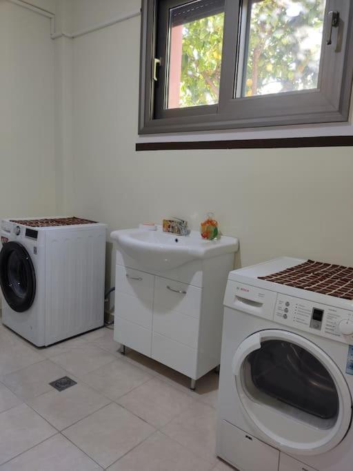 דרוסיה Ebony And Ivory Suites מראה חיצוני תמונה